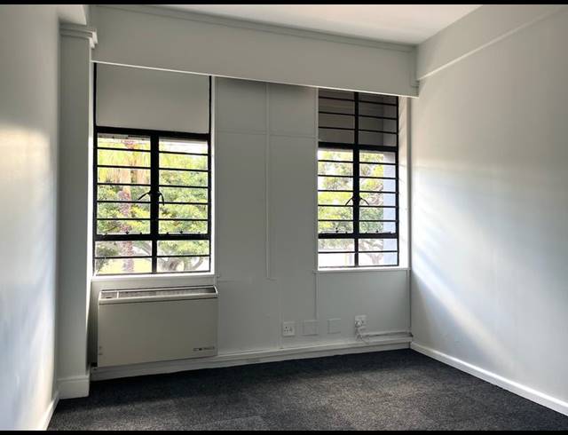 BUSINESS PROPERTY TO RENT IN CLAREMONT